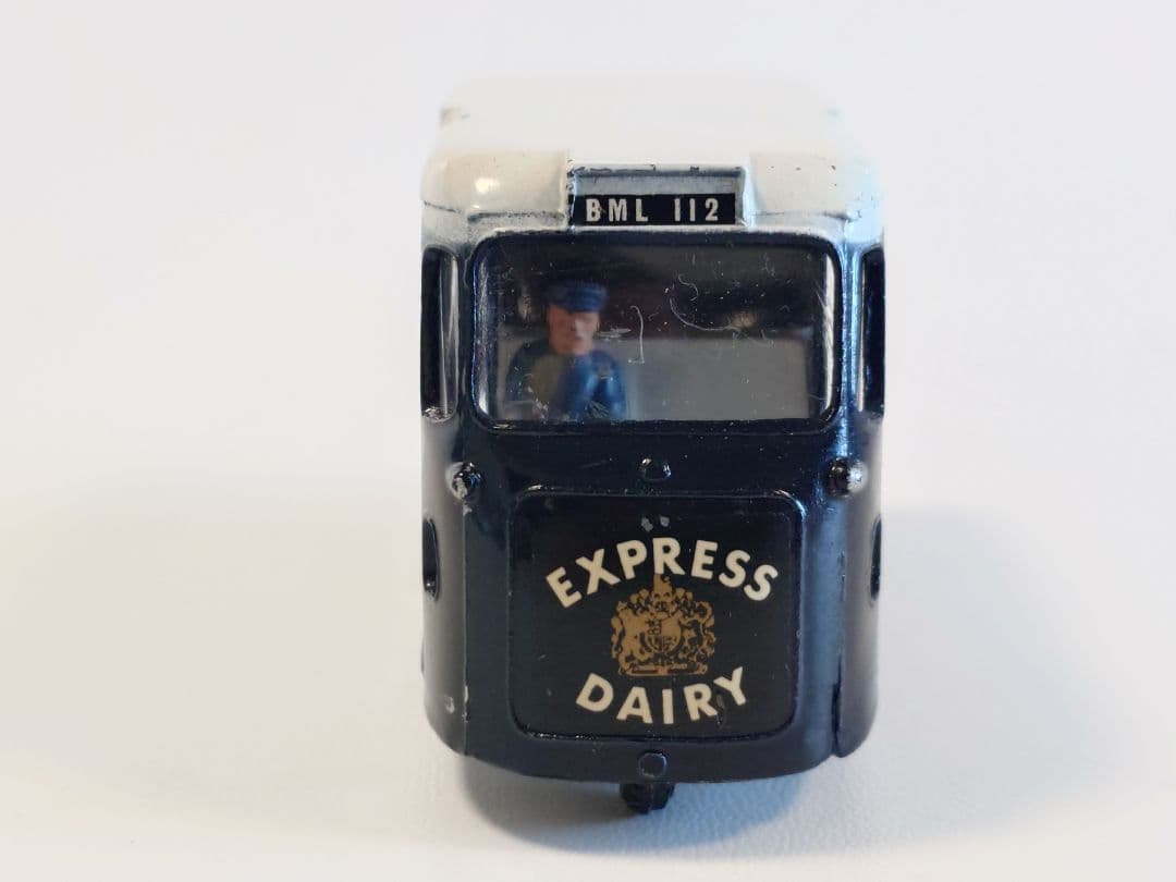 ミニカー SPOT - ON 122 UNITED DAIRIES MILK FLOAT