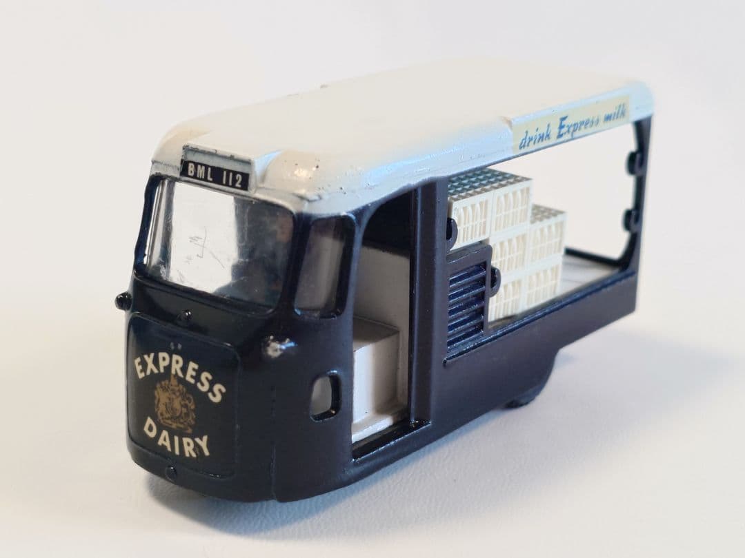 ミニカー SPOT - ON 122 UNITED DAIRIES MILK FLOAT