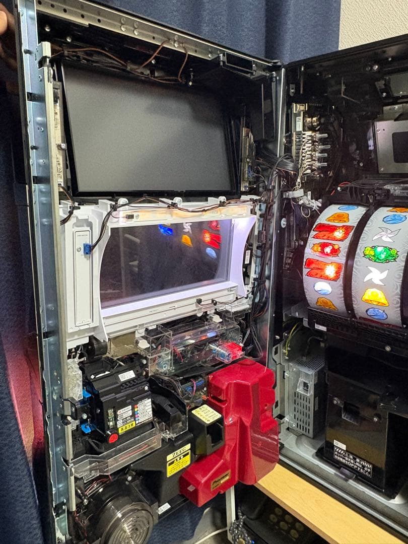 パチスロ機 アニメキャラクター デザイン