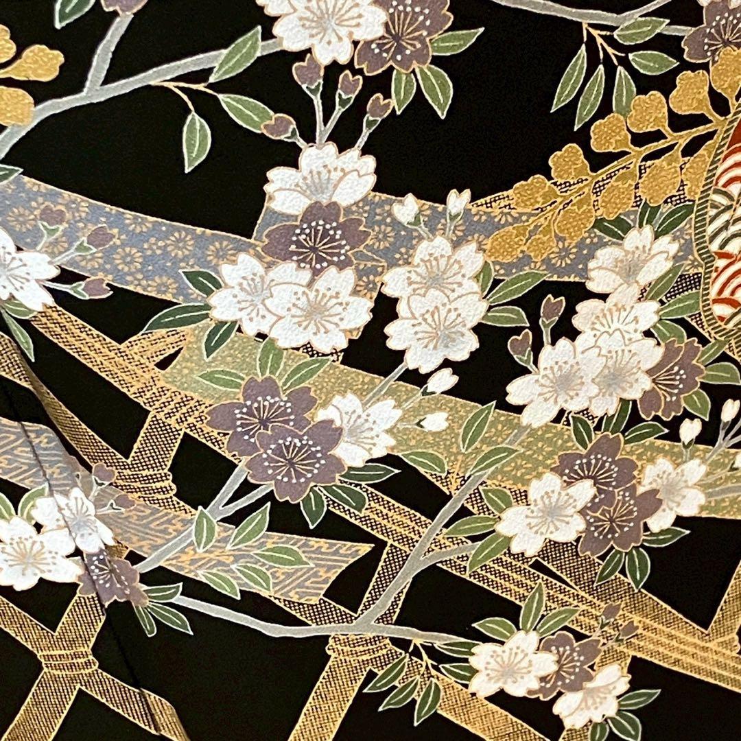 ［6455］黒留袖 美品 駒刺繍 金彩 比翼付 五つ紋 左三ツ巴 正絹 着物 袷