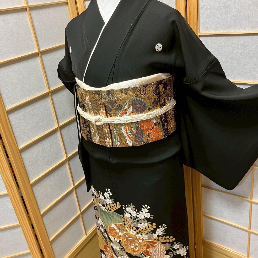 ［6455］黒留袖 美品 駒刺繍 金彩 比翼付 五つ紋 左三ツ巴 正絹 着物 袷