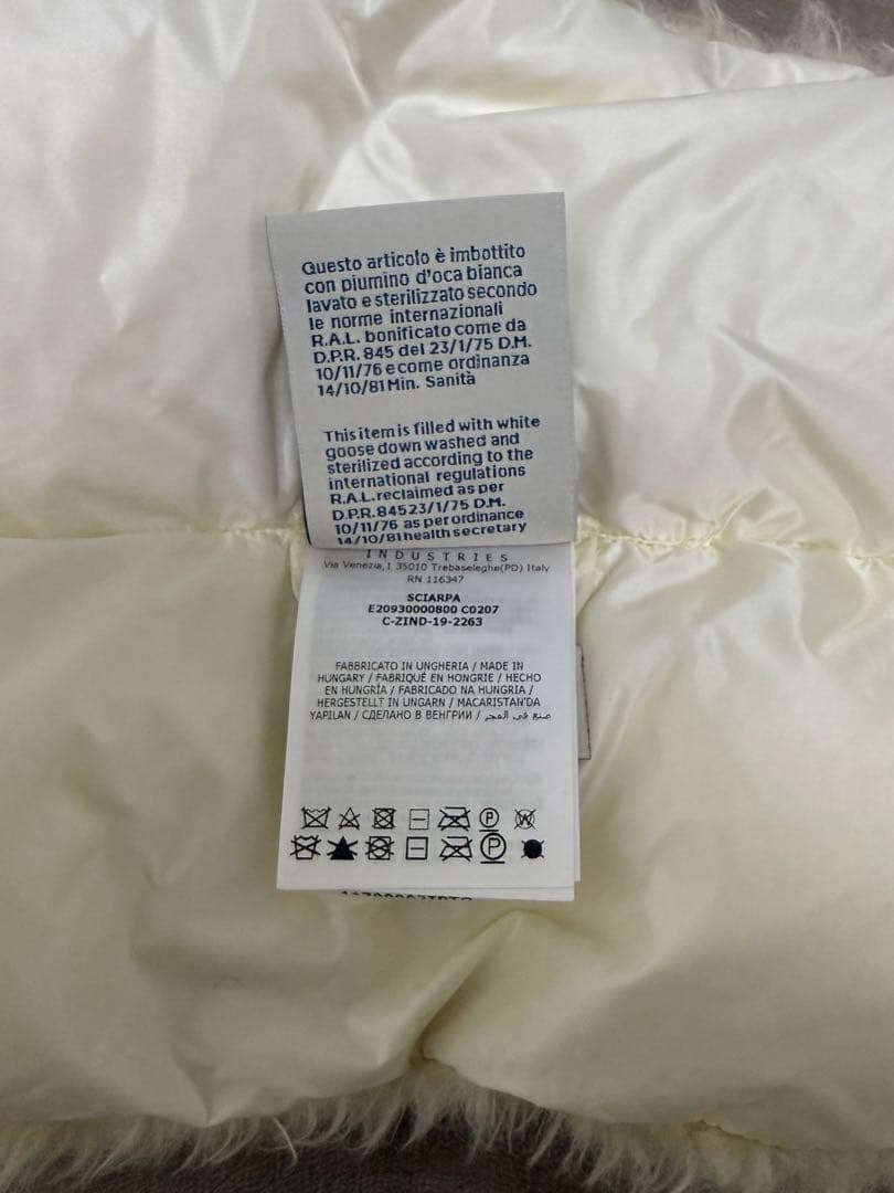 モンクレール　ダウンマフラー アイボリー