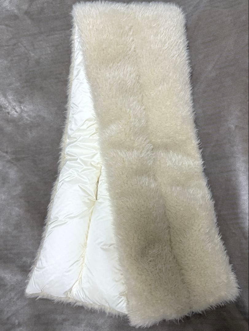 モンクレール　ダウンマフラー アイボリー