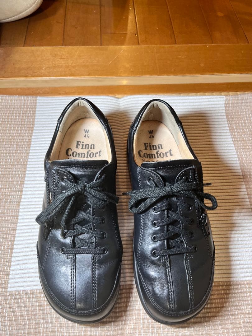 Finn Comfort ブラックレースアップシューズ