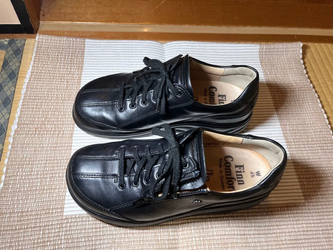 Finn Comfort ブラックレースアップシューズ