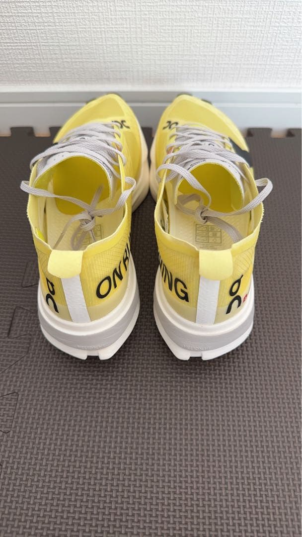 オン クラウドブーム ストライクレーシング