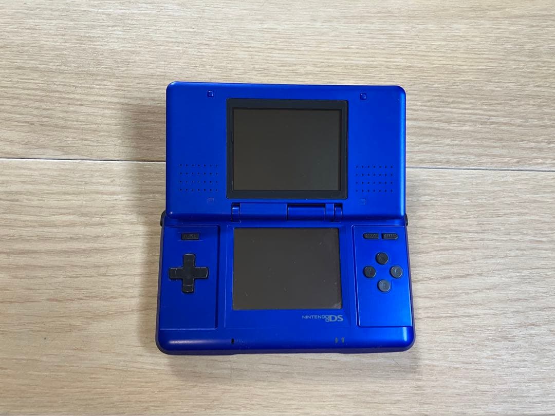 NINTENDO DS ＋カセット4点セット　ニンテンドー