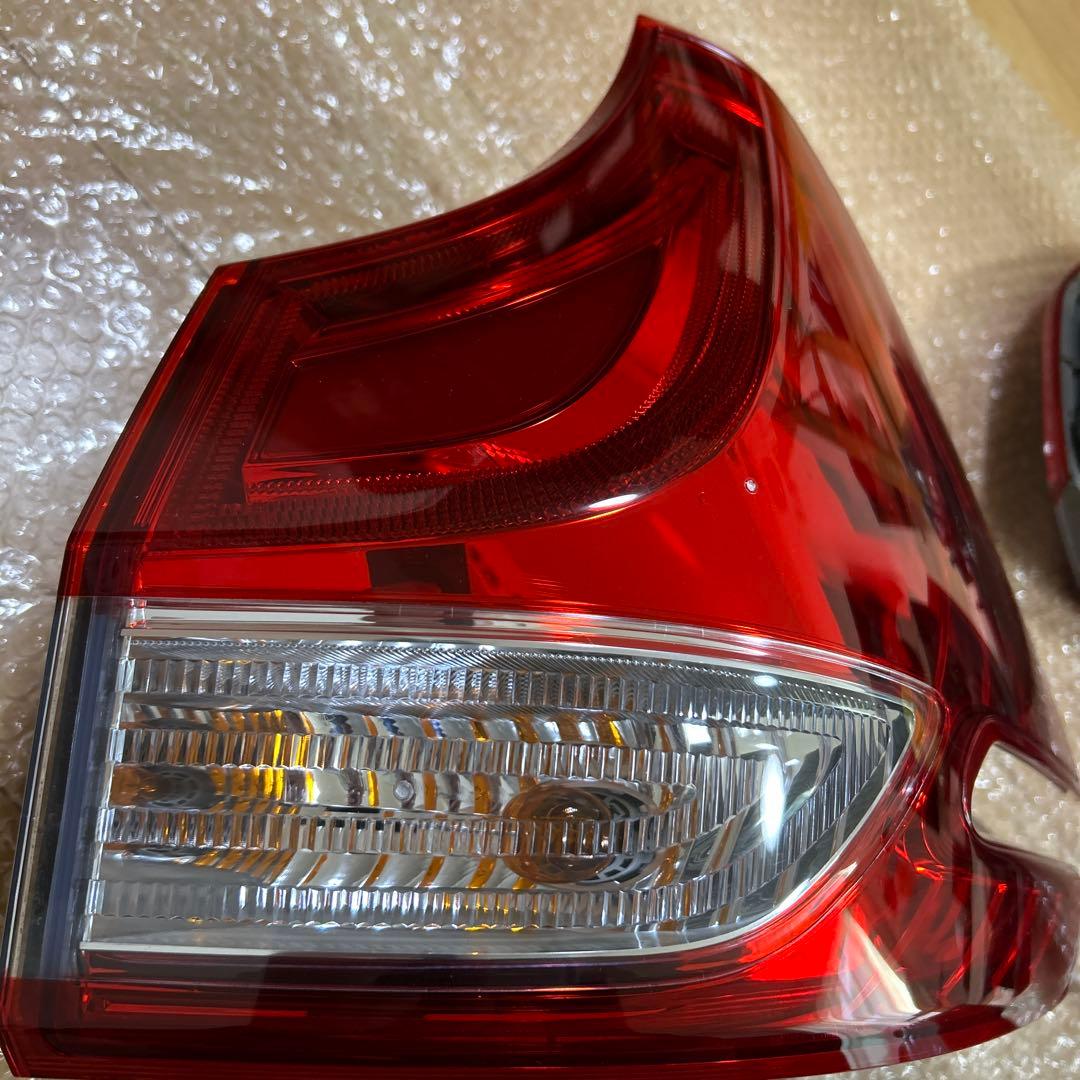 ホンダフリードGB5〜GB8 ハイブリッドテールランプ 内側を光らせる配線付