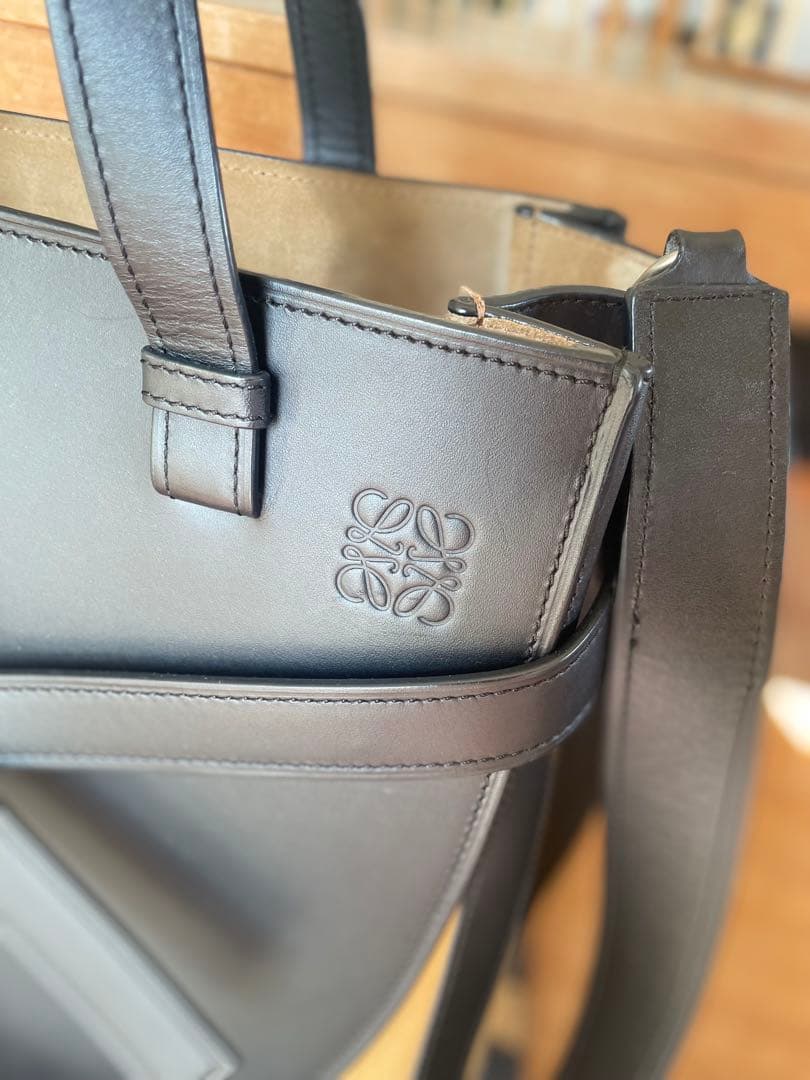 よる【ロエベ】GATE TOP HANDLE GRID BAG