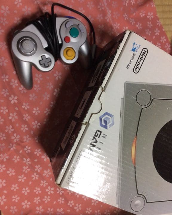 中古ゲームキューブ本体とコントローラ２個＋マリパとガンダムのソフト２本（メモカ）