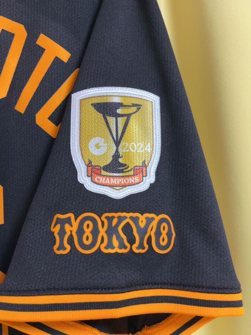 ジャイアンツGIANTS 坂本勇人　3rdユニフォームMサイズ　エンブレム付き