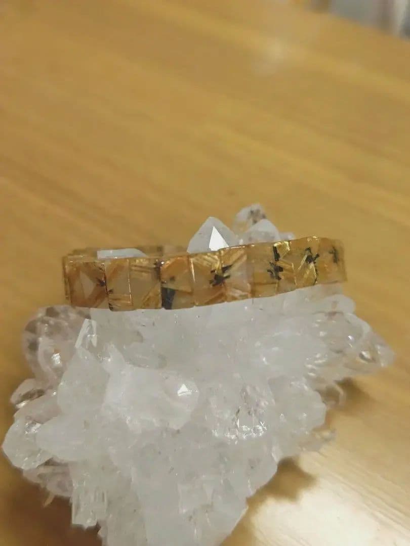 さくらです(⁠◡⁠ ⁠ω⁠ ⁠◡⁠)ヘマタイトインタイチンルチルバングル