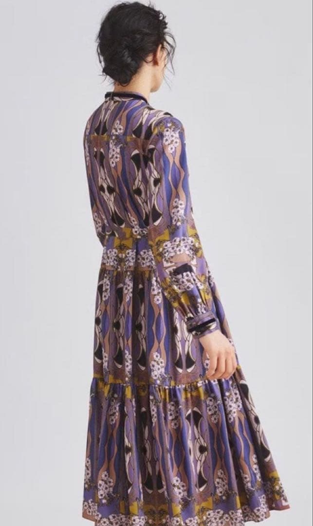 美品 グレースコンチネンタル　ヌーボープリントティアードワンピース