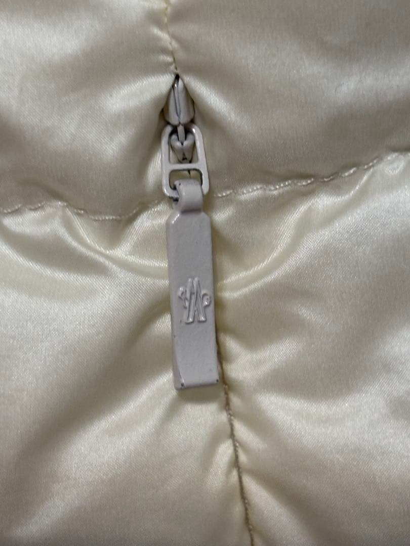 MONCLER :Lianeホワイトダウンベスト　size「1」　値下げ❗️