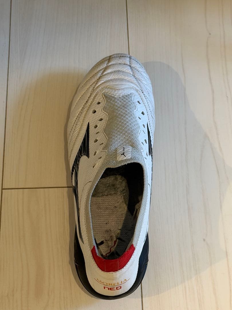 【中古】 ミズノモレリアネオ4 βJAPAN 白×黒 サッカースパイク27cm