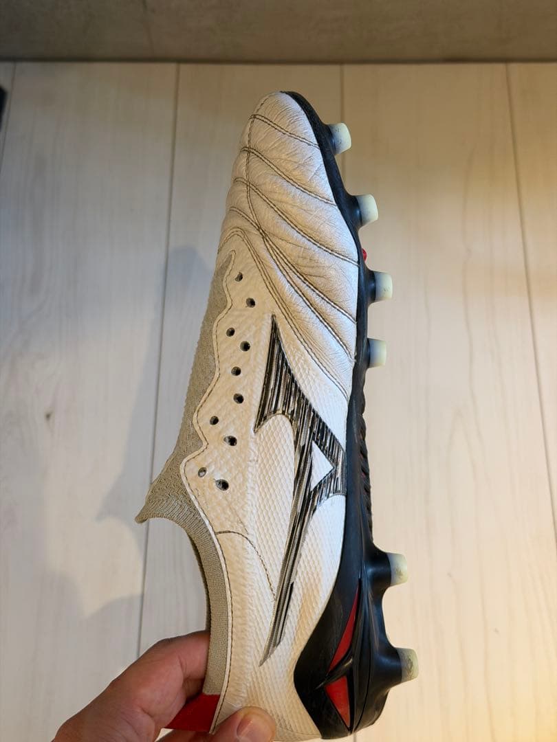 【中古】 ミズノモレリアネオ4 βJAPAN 白×黒 サッカースパイク27cm