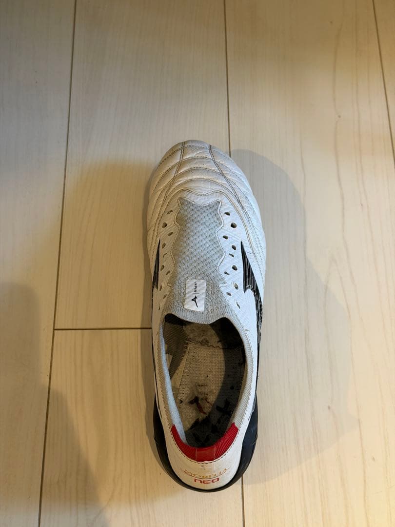 【中古】 ミズノモレリアネオ4 βJAPAN 白×黒 サッカースパイク27cm