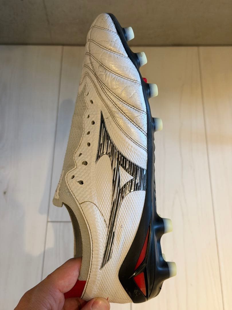 【中古】 ミズノモレリアネオ4 βJAPAN 白×黒 サッカースパイク27cm