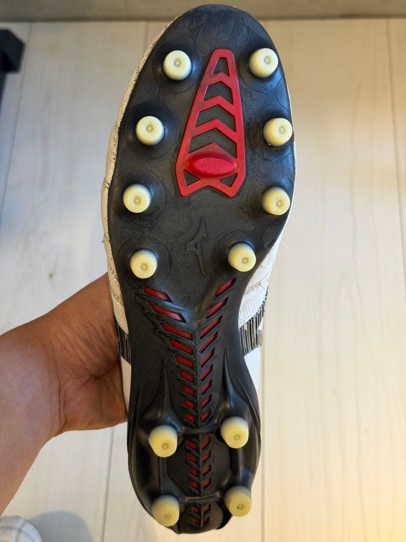 【中古】 ミズノモレリアネオ4 βJAPAN 白×黒 サッカースパイク27cm