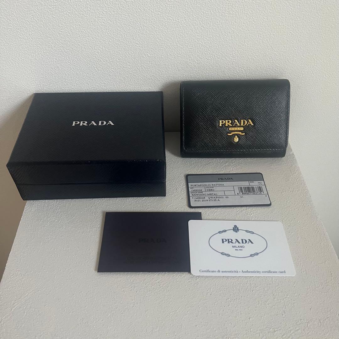 プラダ PRADA 二つ折り財布カード入れ