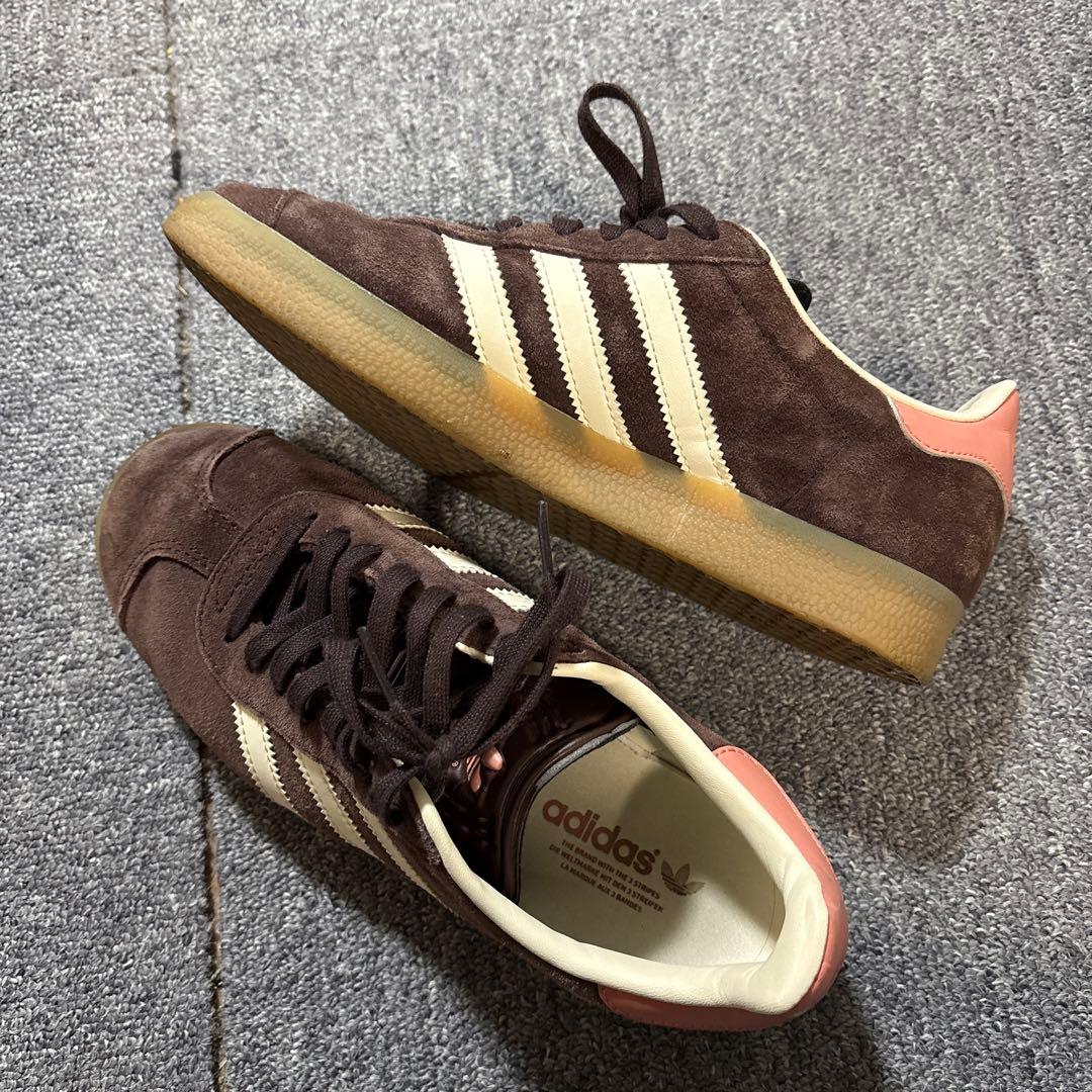 靴 adidas GAZELLE