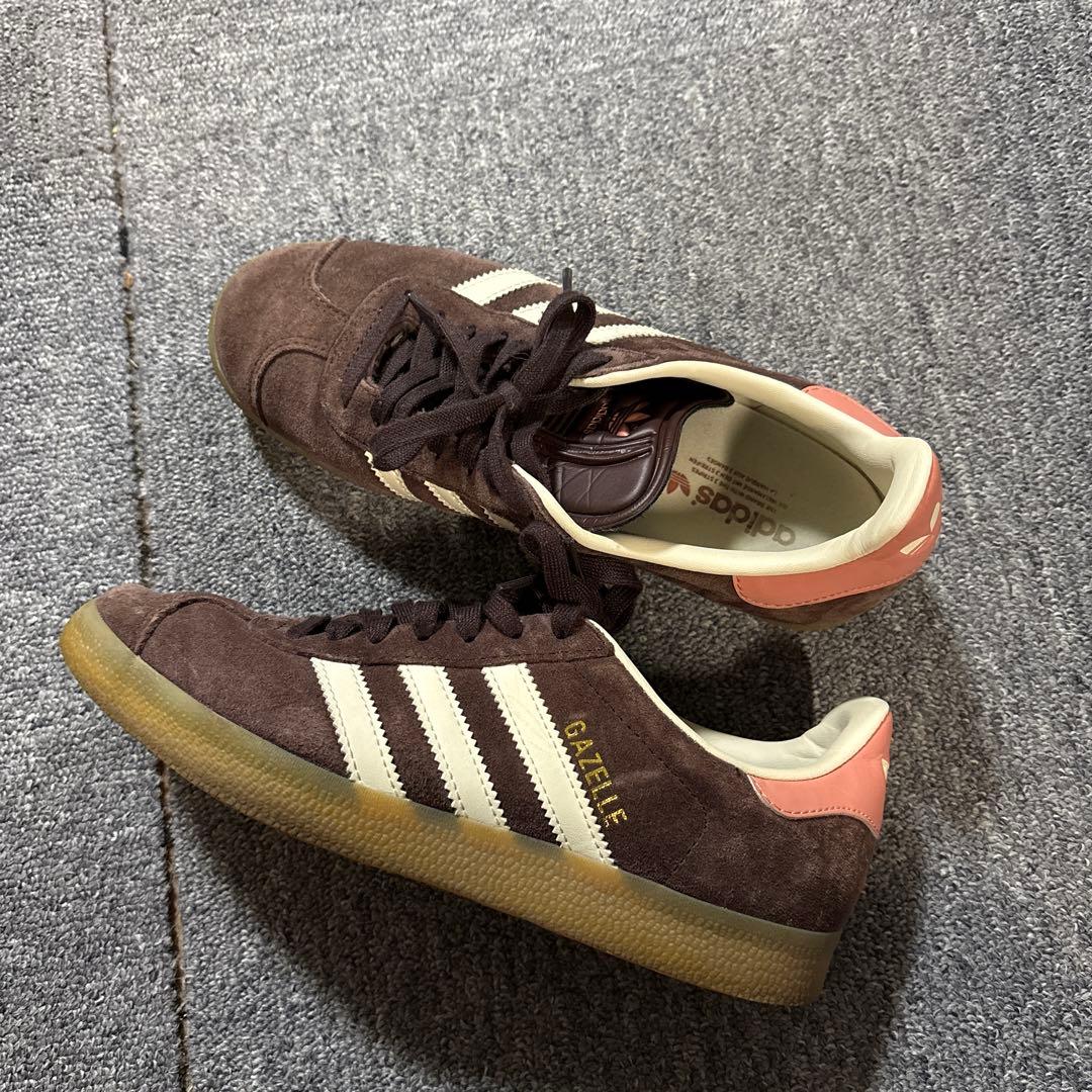 靴 adidas GAZELLE