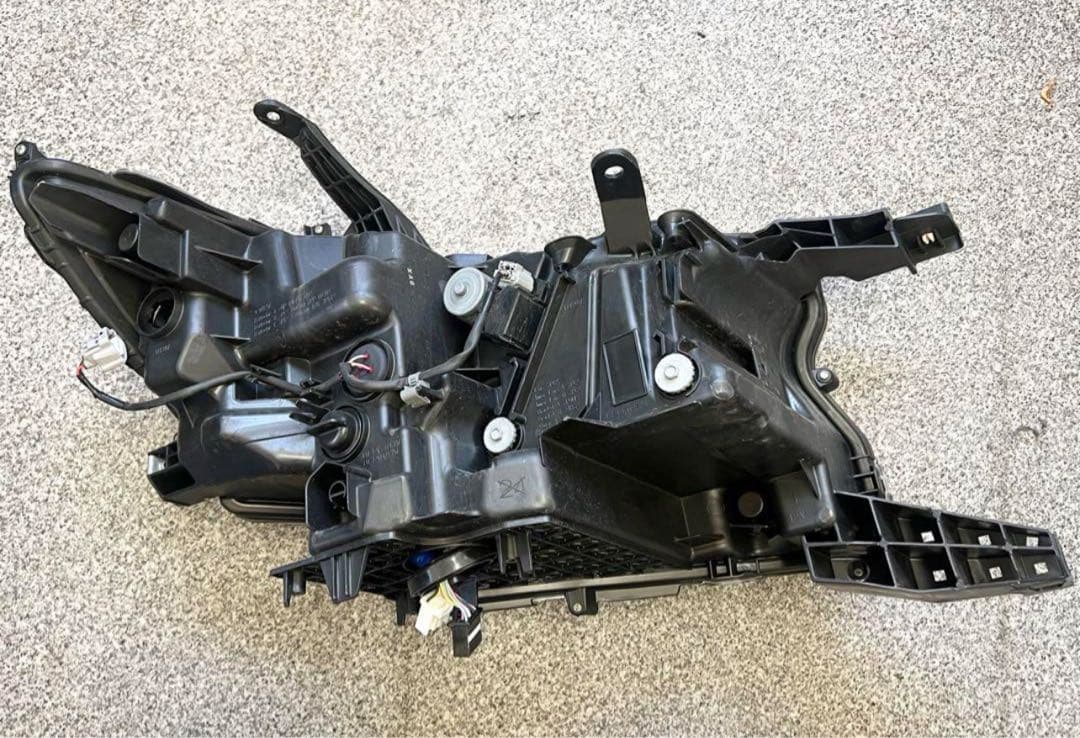 プラド150後期　ヘッドライト　美品　左側