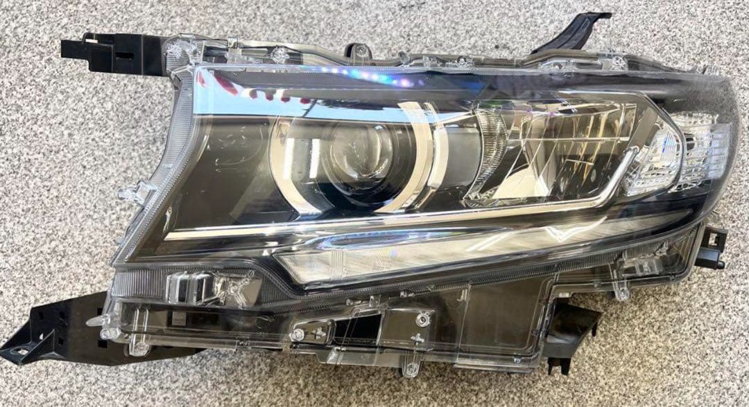 プラド150後期　ヘッドライト　美品　左側