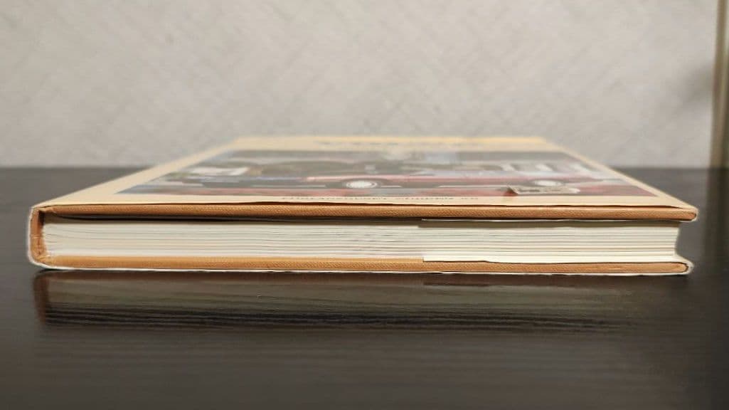 Volvo: Cars from the 20's to the 90's 洋書