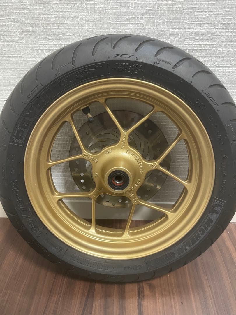 JC61 2014グロム フロントホイール 廃盤ミシュラン付き