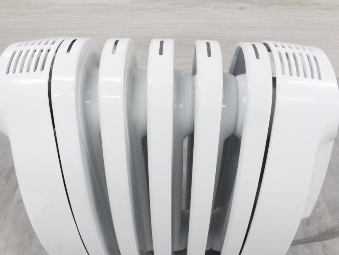 ▲美品 デロンギオイルヒーター NJ0505E 小型軽量