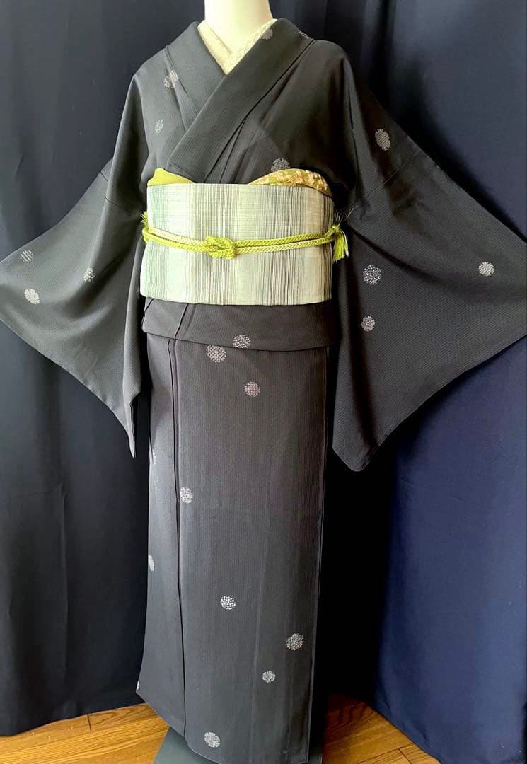 【小紋】　濃紺お召絹地に 雪輪　飛び柄　彫りと染め作家物　素敵な装い