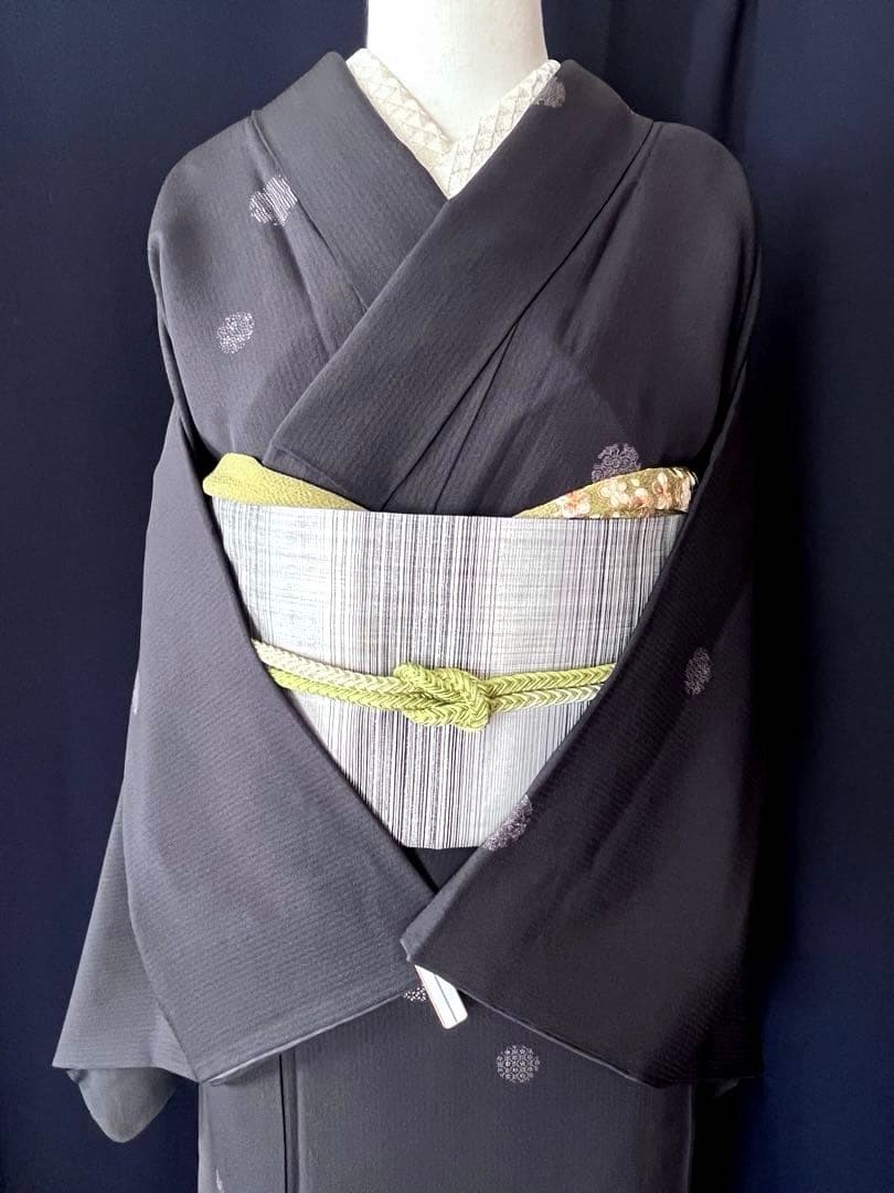 【小紋】　濃紺お召絹地に 雪輪　飛び柄　彫りと染め作家物　素敵な装い