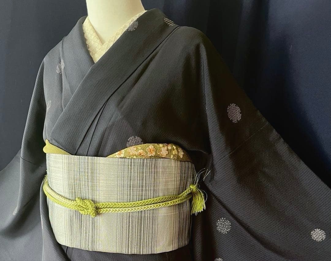 【小紋】　濃紺お召絹地に 雪輪　飛び柄　彫りと染め作家物　素敵な装い