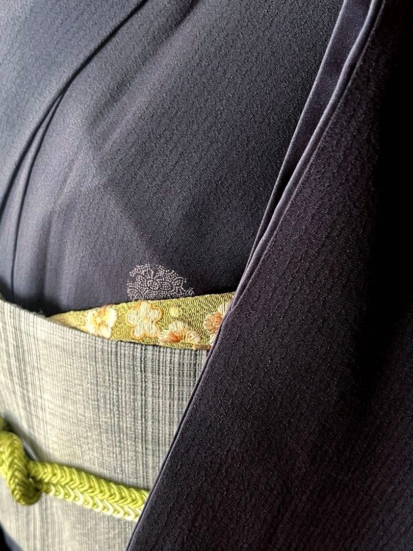 【小紋】　濃紺お召絹地に 雪輪　飛び柄　彫りと染め作家物　素敵な装い