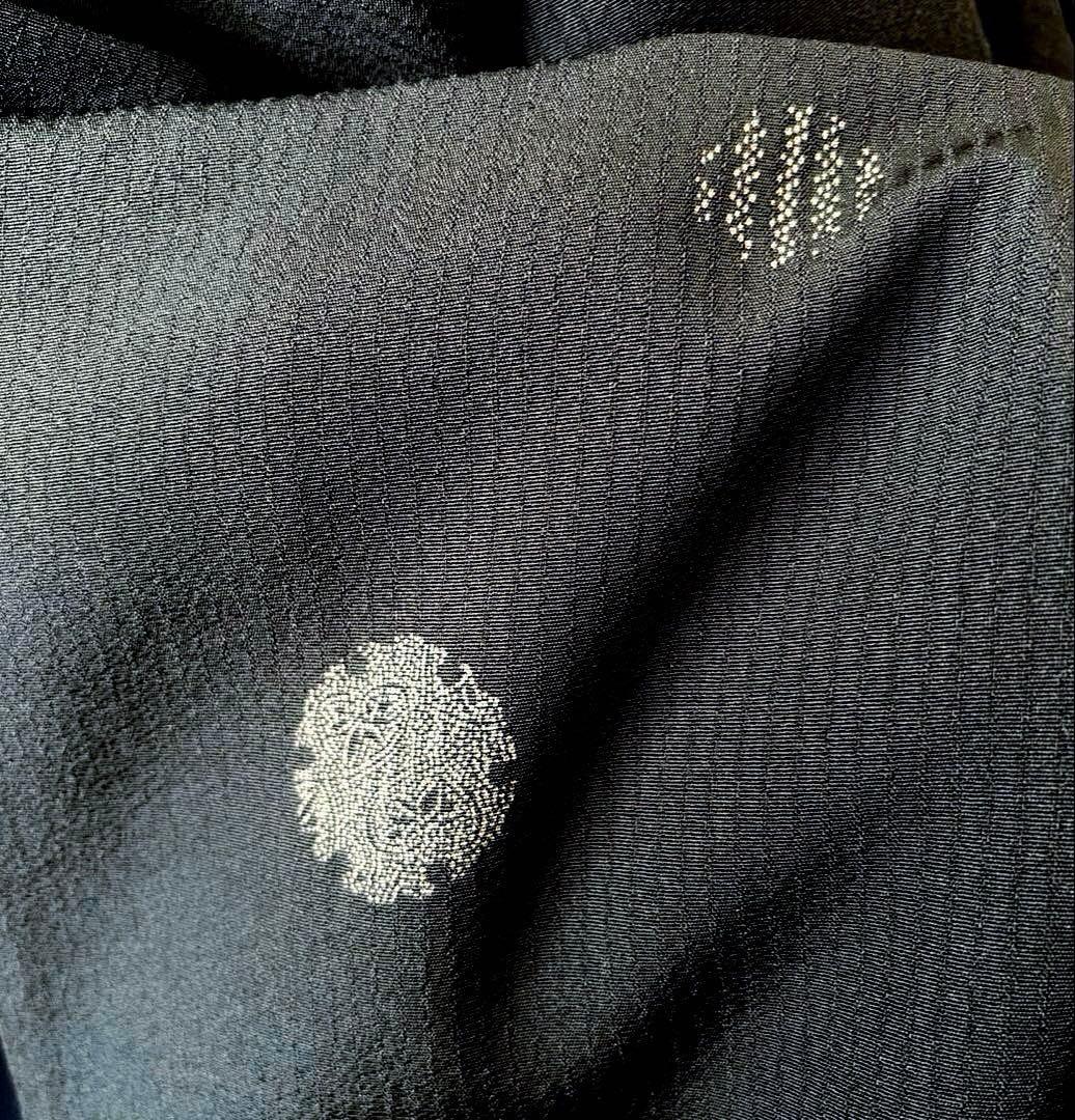 【小紋】　濃紺お召絹地に 雪輪　飛び柄　彫りと染め作家物　素敵な装い