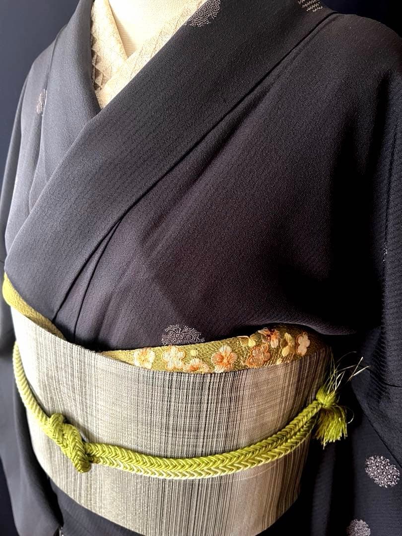 【小紋】　濃紺お召絹地に 雪輪　飛び柄　彫りと染め作家物　素敵な装い