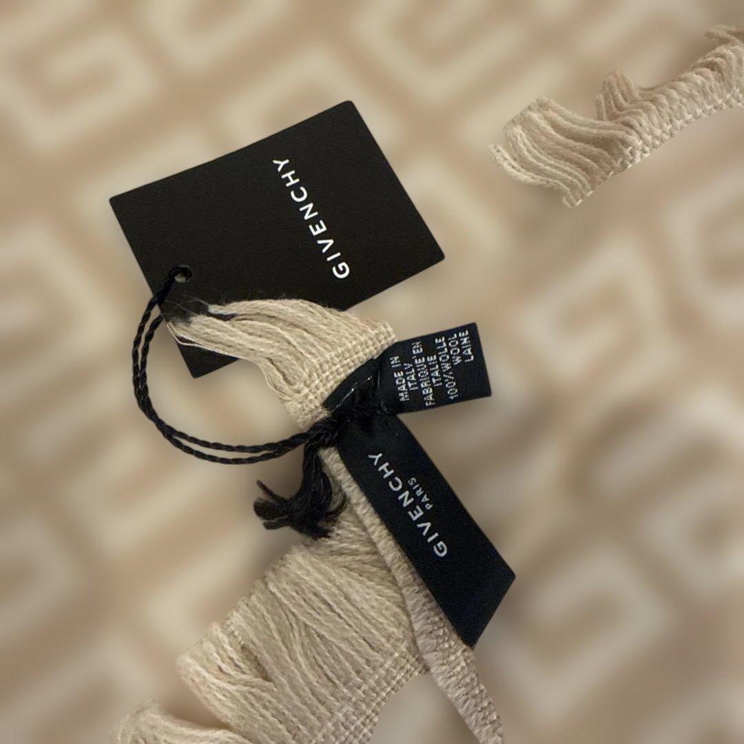 Givenchy 幾何学模様 ベージュマフラー 新品タグ付き