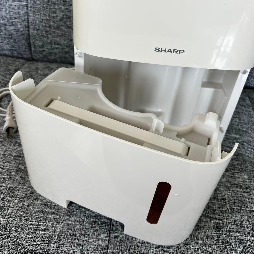 SHARP シャープ 除湿器 CV-E71-W 2016年製 2.5L 100V