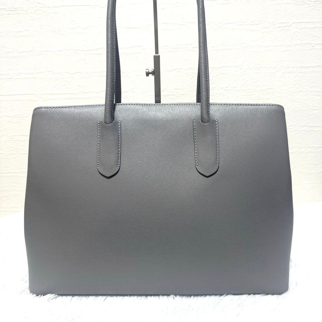 美品✨フルラ テッサ トートバッグ レザー グレー　底鋲 自立 A4 通勤 通学