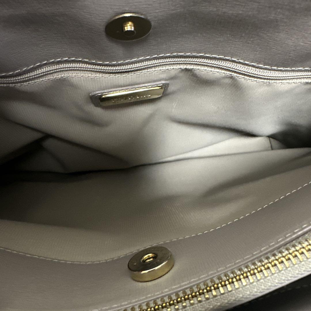 美品✨フルラ テッサ トートバッグ レザー グレー　底鋲 自立 A4 通勤 通学