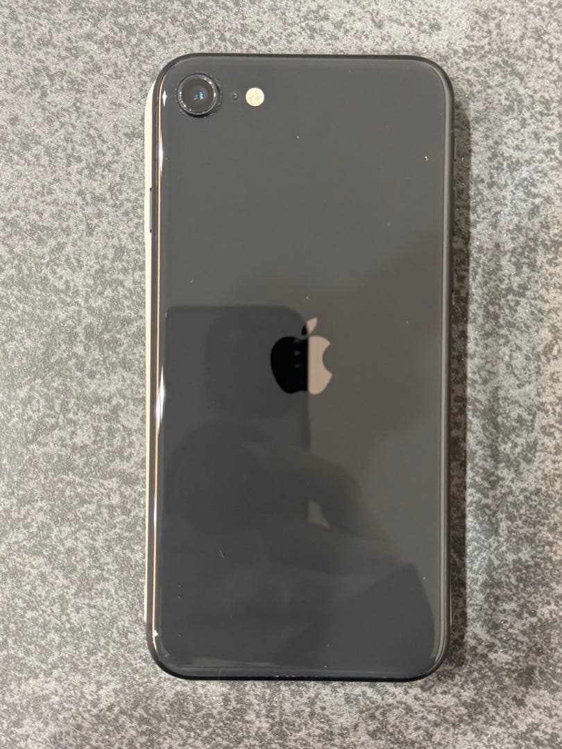 わ*し様 iPhone se2 64gb simフリー