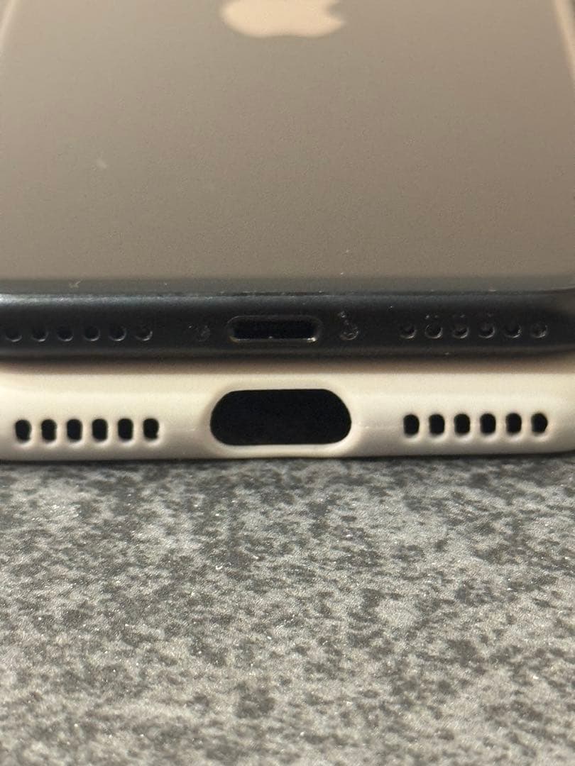 わ*し様 iPhone se2 64gb simフリー