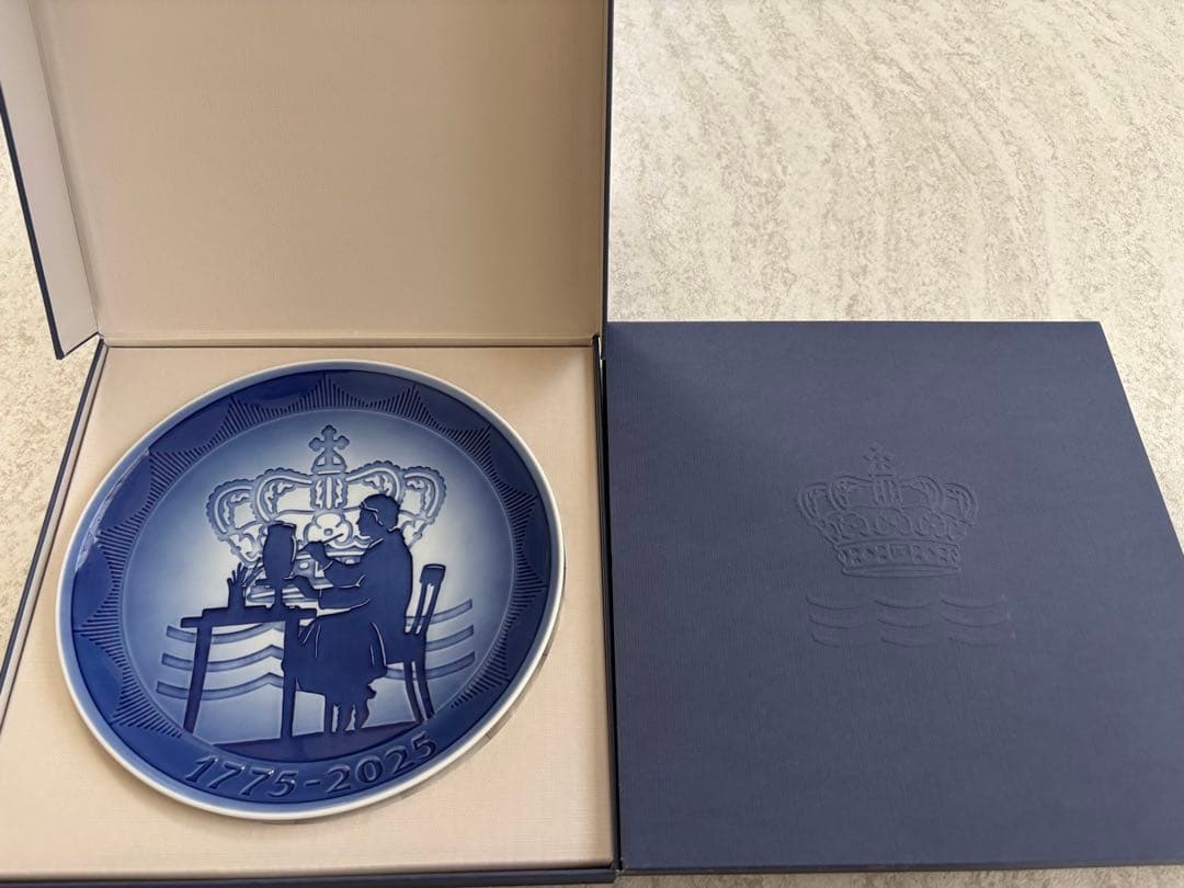 《新品》ロイヤルコペンハーゲン250周年　イヤープレート　1775-2025