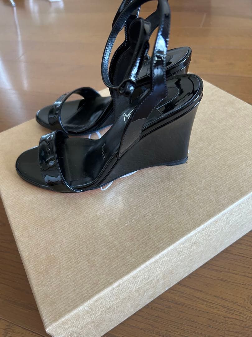 【美品】Christian Louboutin ブラックウェッジヒールサンダル
