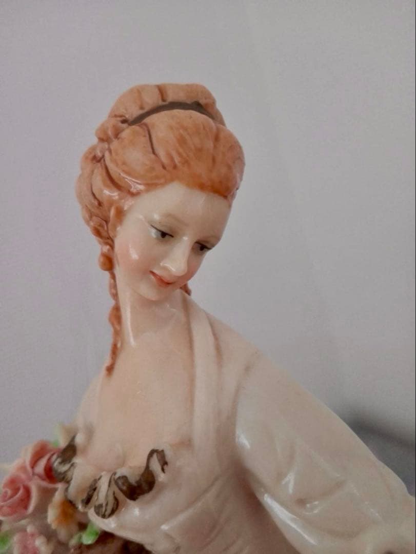 カポディモンテ　レース人形　フィギュリン　陶器　人形