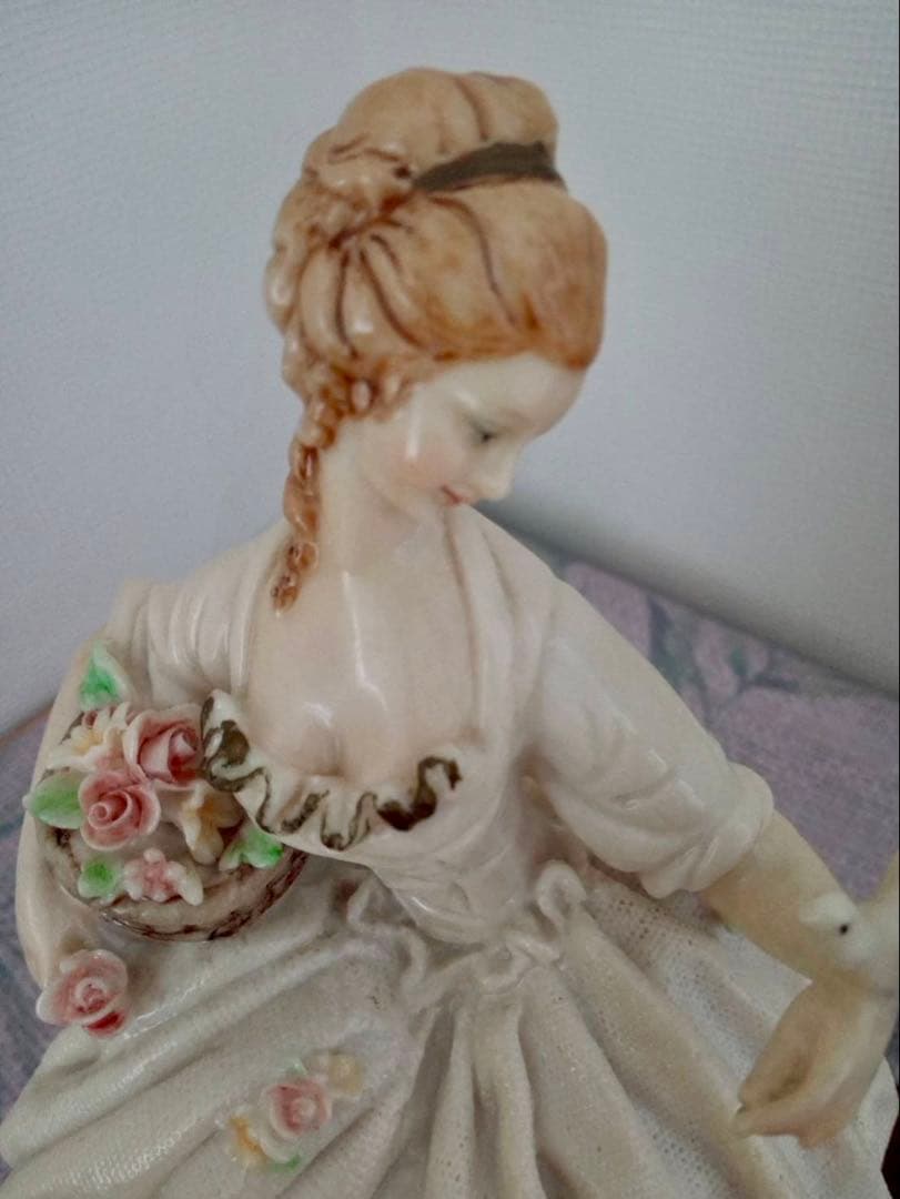カポディモンテ　レース人形　フィギュリン　陶器　人形