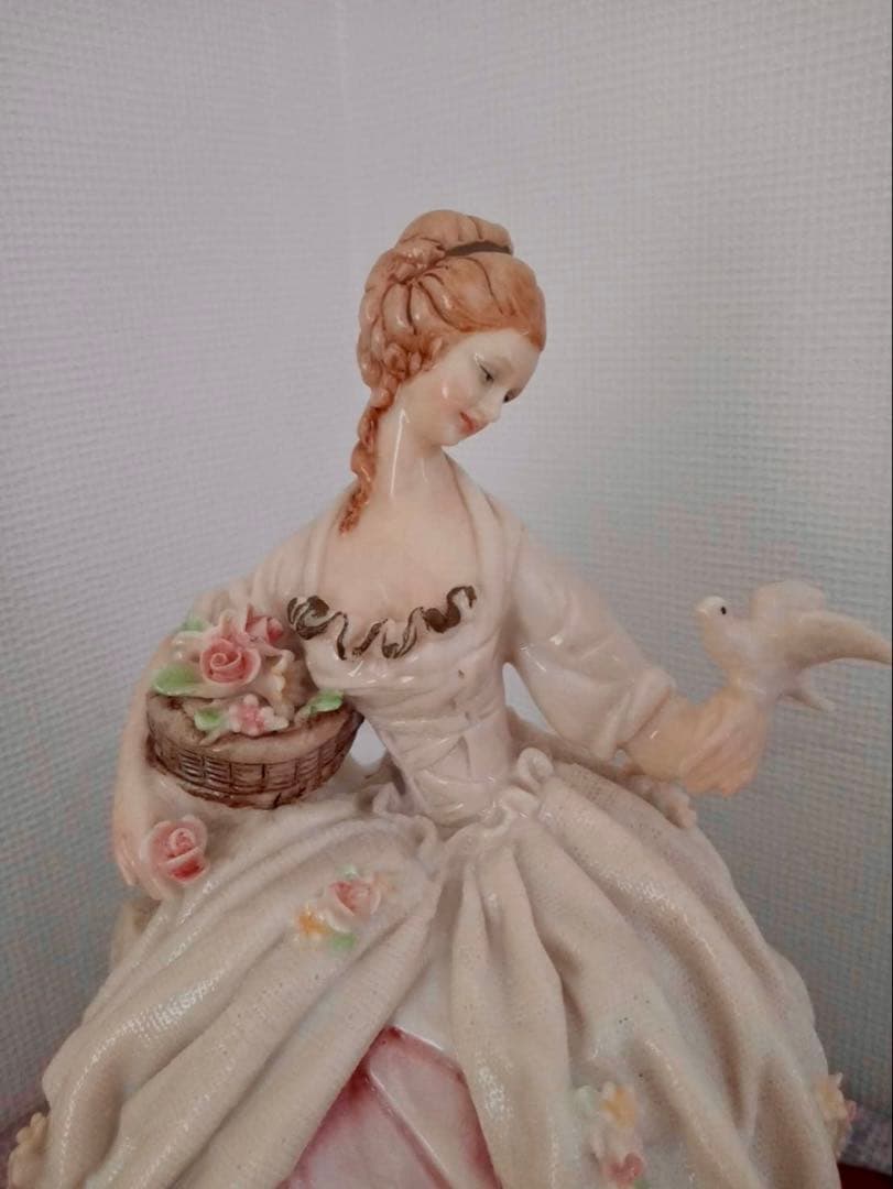 カポディモンテ　レース人形　フィギュリン　陶器　人形