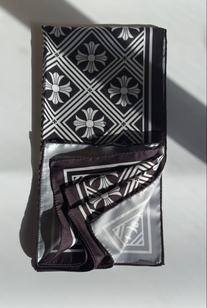 ROALA新品未使用春物クロムハーツ　大判スカーフ 100cm×100cm