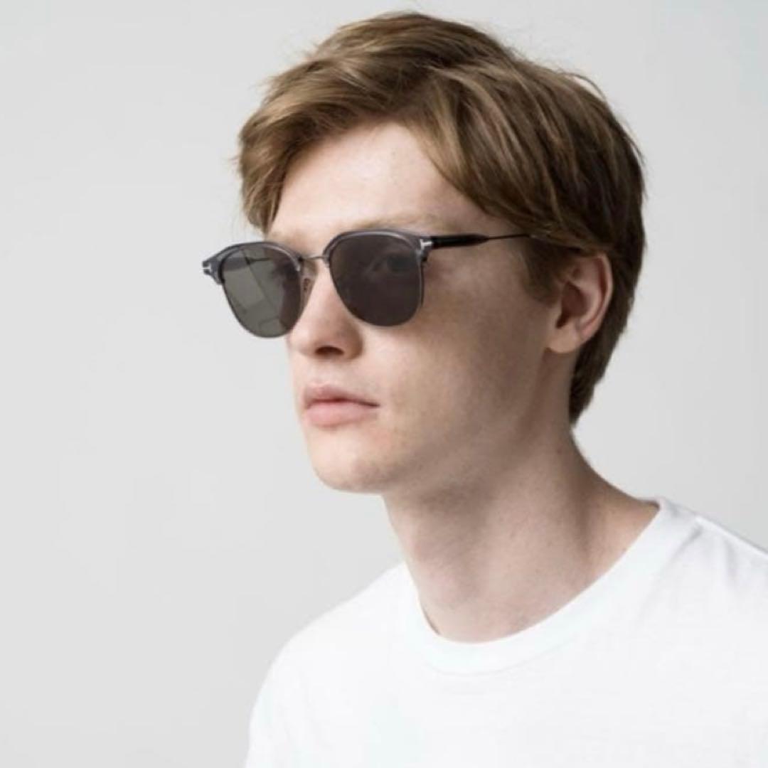 美品！TOM FORD トムフォード サングラス TF890-K クリアグレー